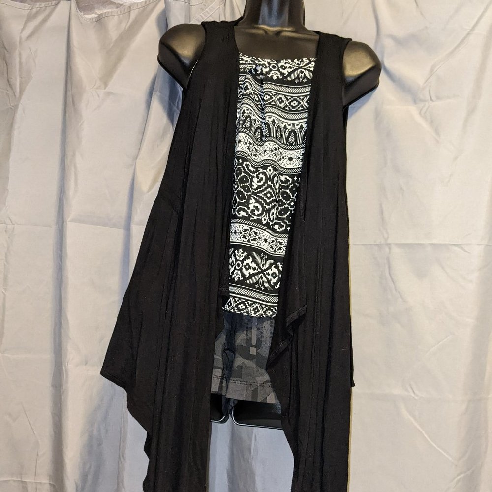 Sleeveless Black Cardigan